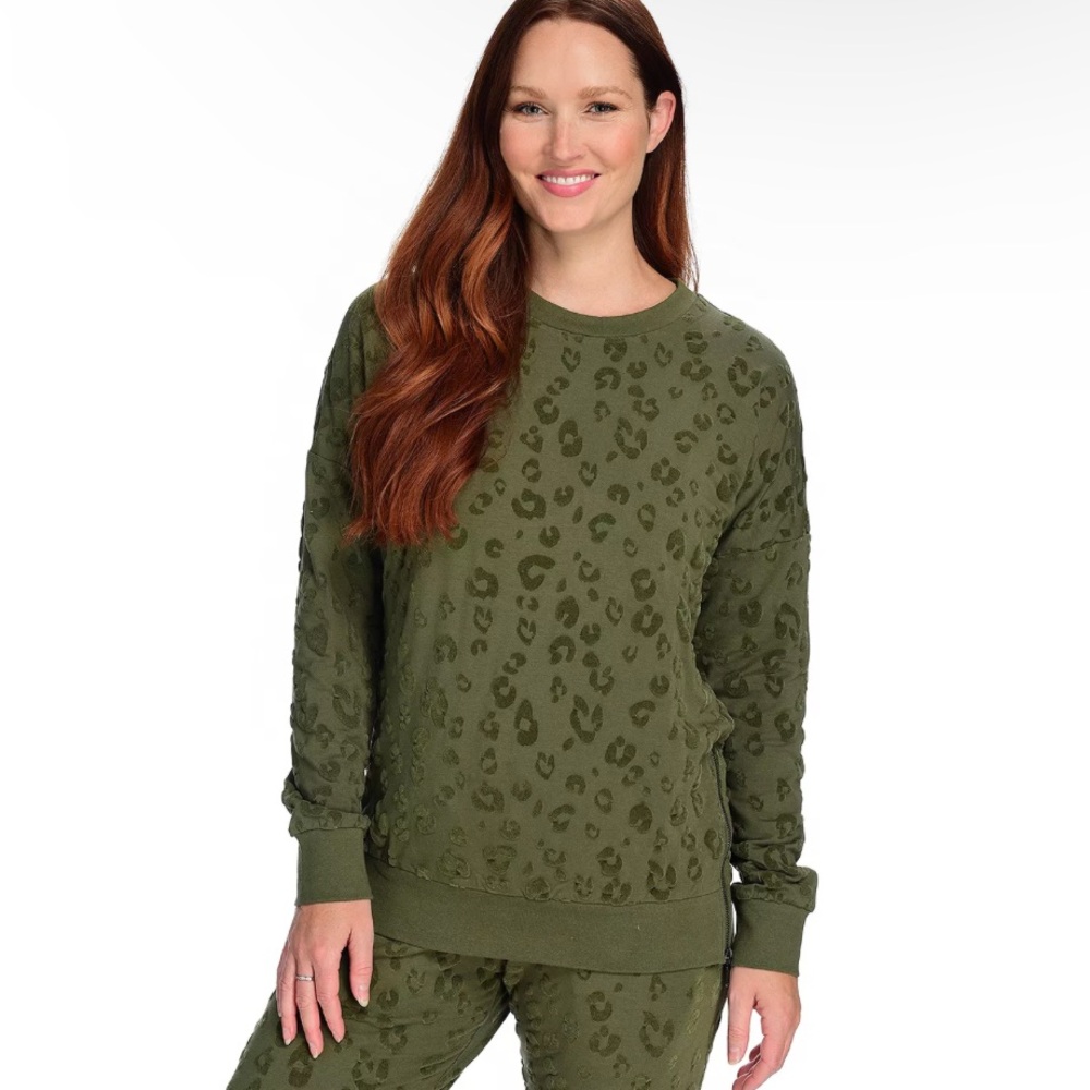 Women’s Olive Theo & Spence Knit & Velvet Crew
Neck Zipper Detailed Pullover